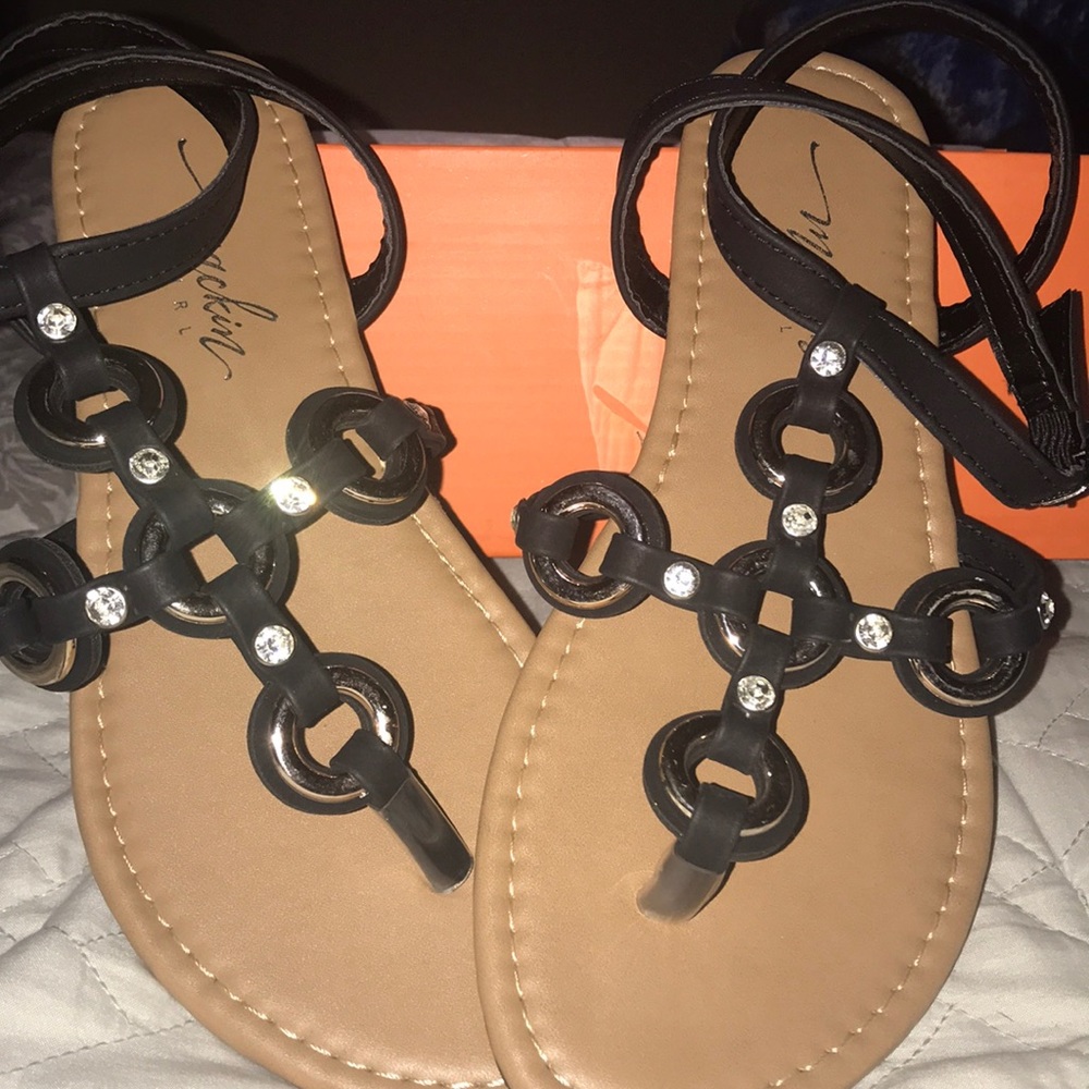 brand new sandles🖤